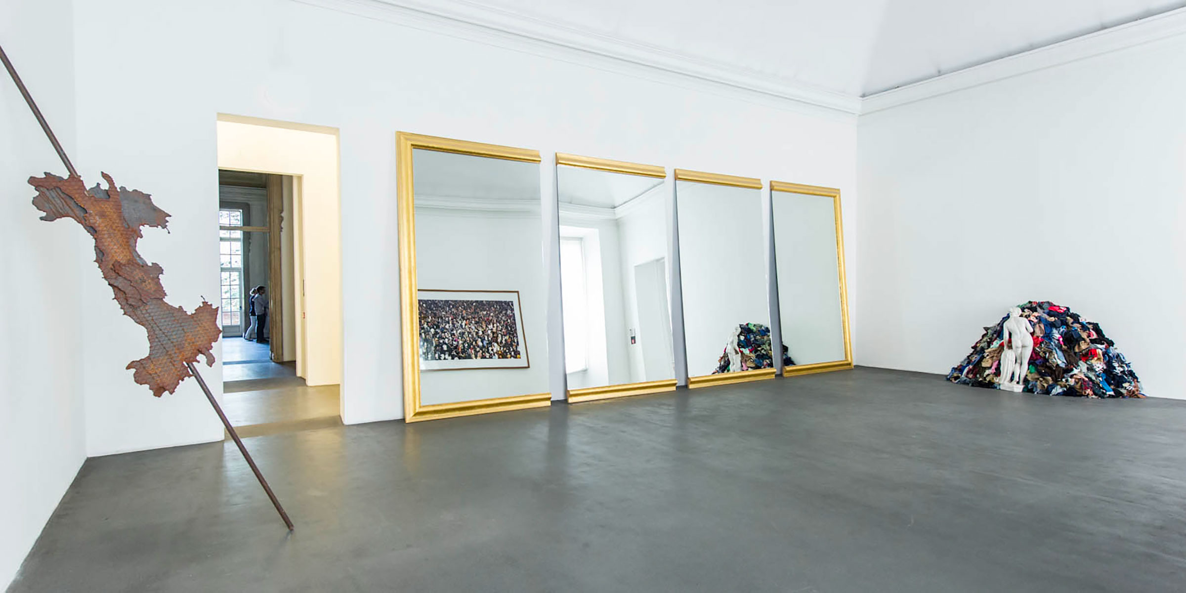 u0022Oltre il muro / Beyond the Wallu0022, installation view